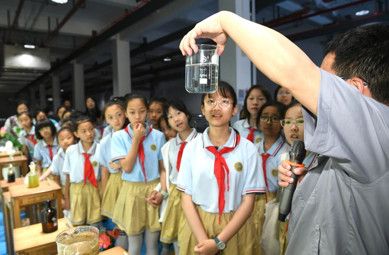 Î÷°²Ðû²¼£üСѧÉú×ß½øabpay°®²©Ç®°ü¼¯ÍŰ×¹ÔË®Éú̬ÖÐÐÄ¿ªÆôÎÛË®¡°ÔÙÉú¡±Ì½ÃØÖ®Âà Î÷°²Ðû²¼£üСѧÉú×ß½øabpay°®²©Ç®°ü¼¯ÍŰ×¹ÔË®Éú̬ÖÐÐÄ¿ªÆôÎÛË®¡°ÔÙÉú¡±Ì½ÃØÖ®ÂÃ